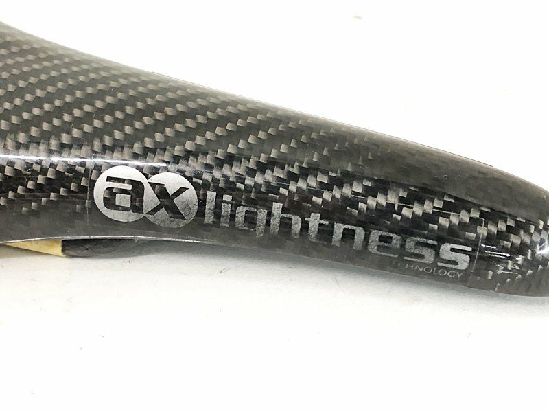 美品 エーエックスライトネス AX-LIGHTNESS カーボンサドル CARBON