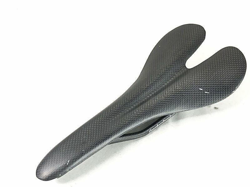 ノーブランド NO BRANDS フルカーボンサドル FULL CARBON SADDLE