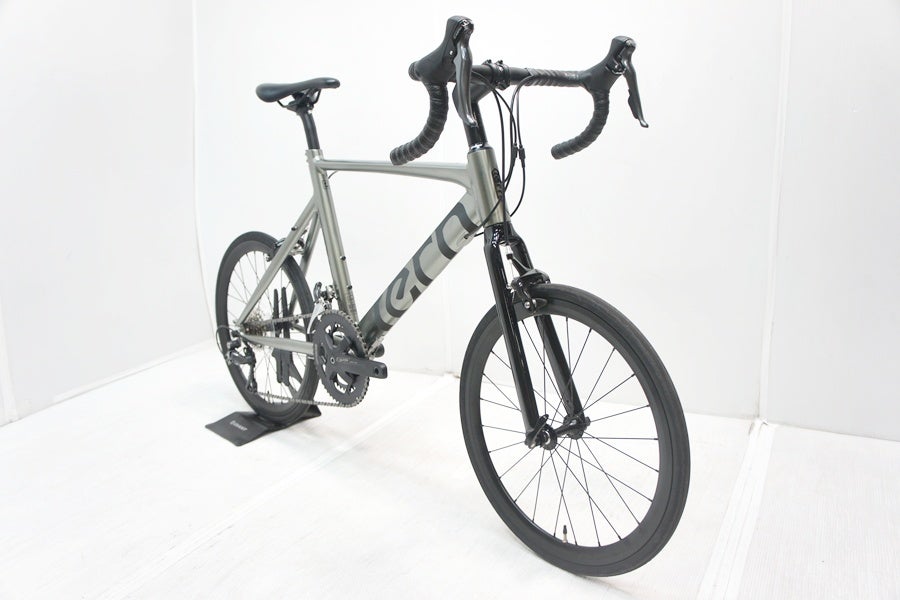 売約済！新品！TERN SURGE Claris 2×8s ミニベロ ストーンシルバー ▽▽ターン TERN サージュ SURGE CLARIS 2025年 アルミ ミニベロ 小径