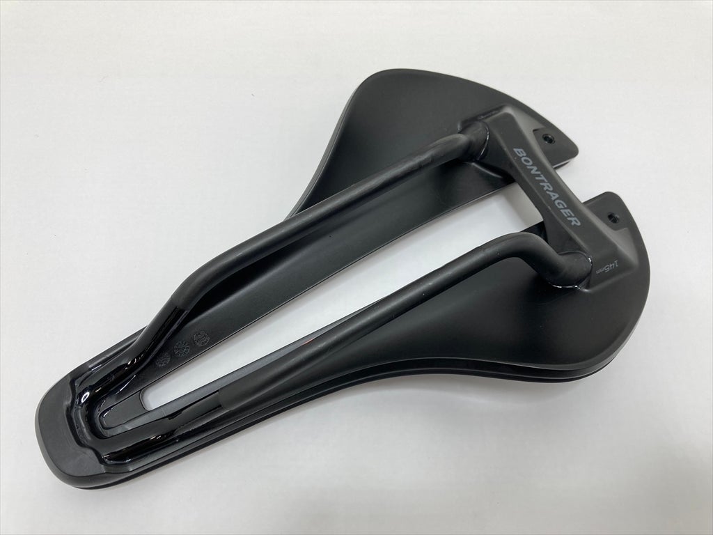 BONTRAGER AEOLUS PRO サドル １４５mm カーボンレール 冬場のモチベーションアッ～Aeolus Proカーボンサドル、一体型カーボン