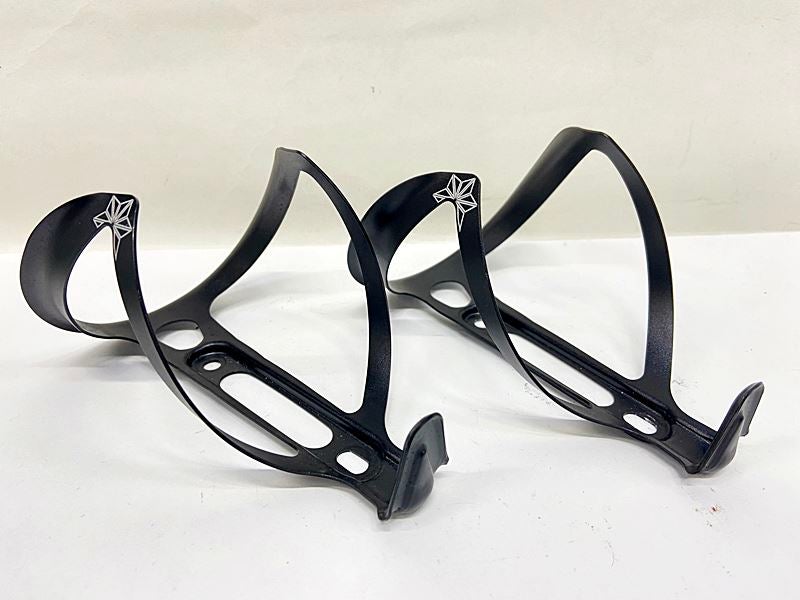 SUPACAZ スパカズFLY CAGE カーボンボトルケージ2個セット スパカズ SUPACAZ FLY CAGE ANO ボトルケージ 2個セット ブラック