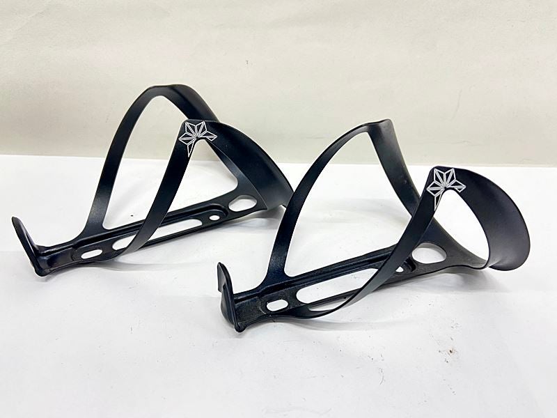 スパカズ SUPACAZ FLY CAGE ANO ボトルケージ 2個セット ブラック
