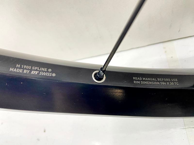 美品 DTスイス DT SWISS M1900 SPLINE リアホイールのみ シマノフリー