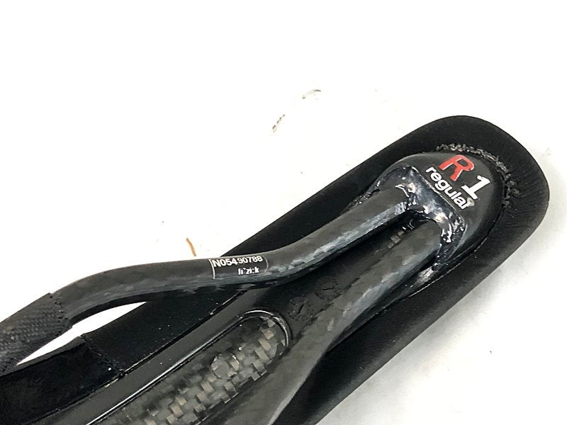 フィジーク FIZIK アンタレス R1 ブレーデッドカーボン ANTARES R1