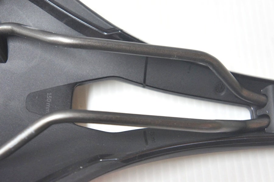 ▽▽美品 フィジーク FIZIK ARGO TEMPO R3 サドル 150mm Kiumレール