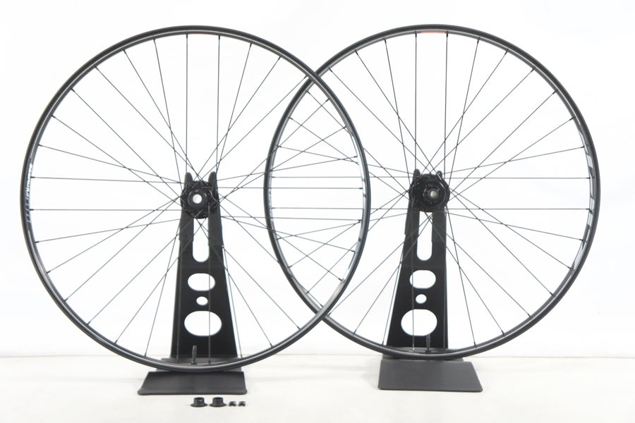 限界価格【1400g】未使用 カーボンホイール ディスク　チューブレス対応 ◇◇未使用 ジップ ZIPP 3ZERO MOTO カーボン チューブレス ホイール