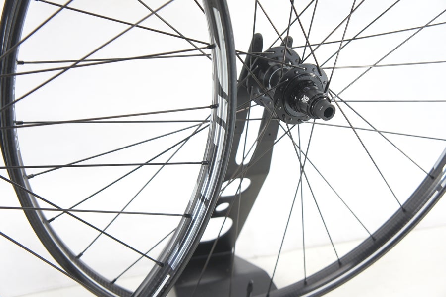 ◇◇未使用 ジップ ZIPP 3ZERO MOTO カーボン チューブレス ホイール