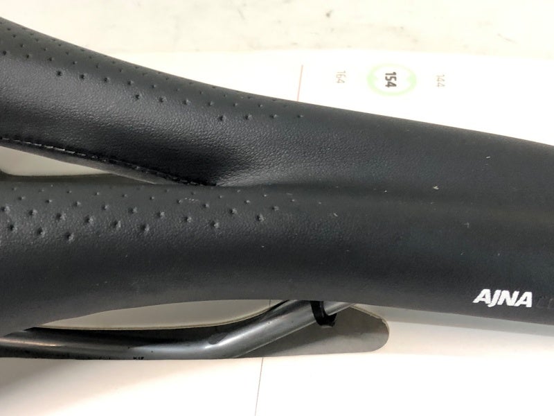 未使用品 ボントレガー BONTRAGER アジナ コンプ AJNA COMP SADDLE サドル