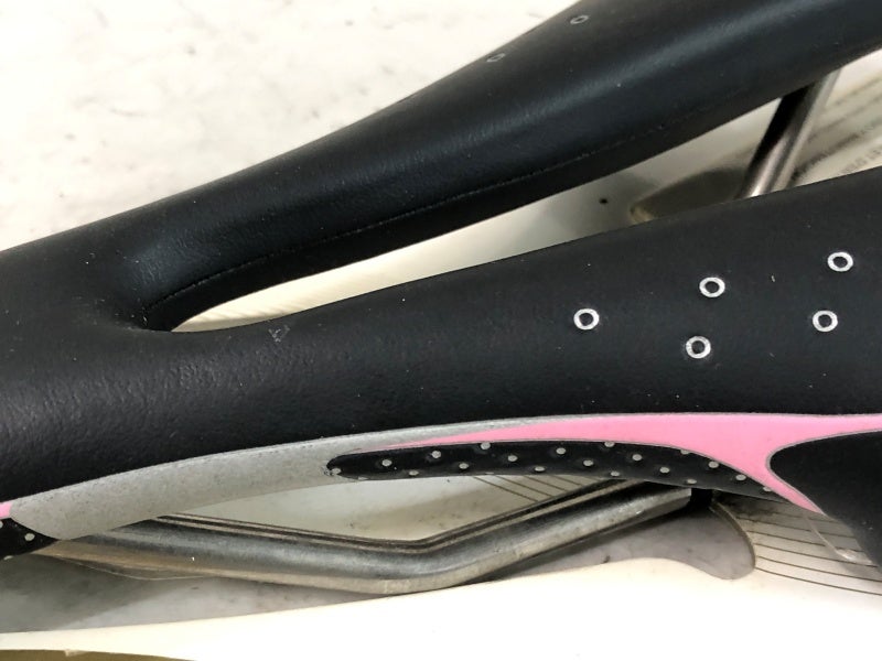 未使用品 セラ イタリア SELLE ITALIA SLR レディ フロー SLR LADY