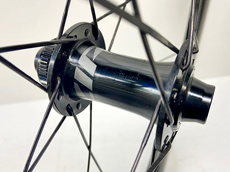ZIPP 303S DISCカーボンホイールカンパフリー　4分残タイヤ付 ジップ ZIPP 303s DISC ホイールセット シマノフリー 11速 DISC フック