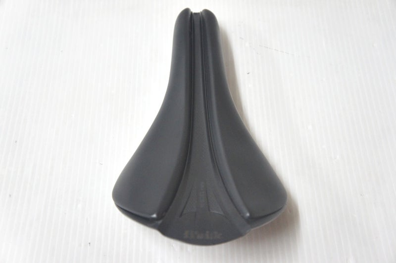 ▽▽美品 フィジーク FIZIK ALIANTE R1 VERSUS EVO CARBON BRAIDED 