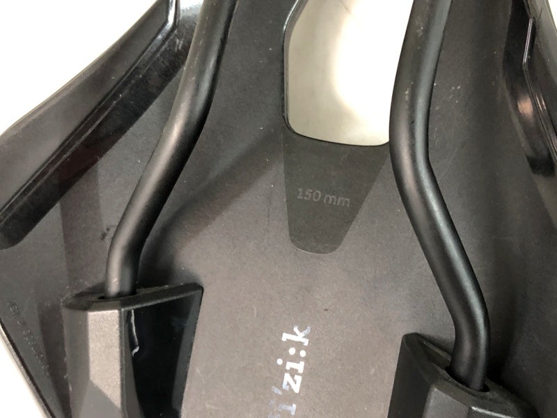 フィジーク FIZIK テンポ アルゴ R3 TEMPO ARGO R3 SADDLE サドル
