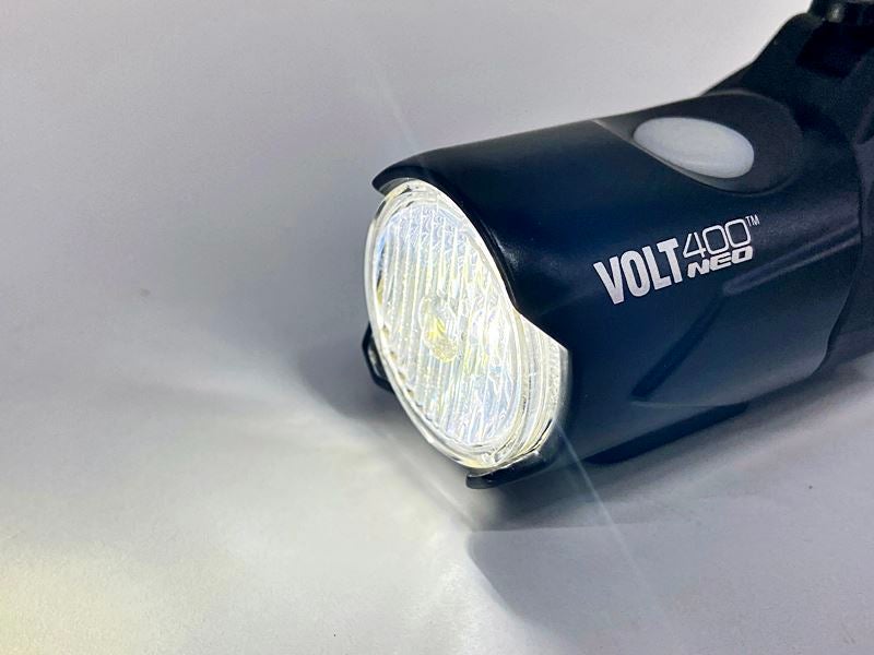 美品 キャットアイ CATEYE ボルト VOLT400 NEO フロントライト 点灯