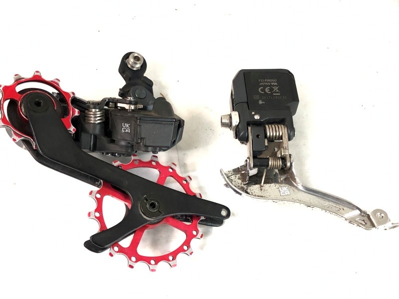 訳アリ シマノ SHIMANO ULTEGRA Di2 ST-R8070 2x11S FD-R8050 RD-R8050