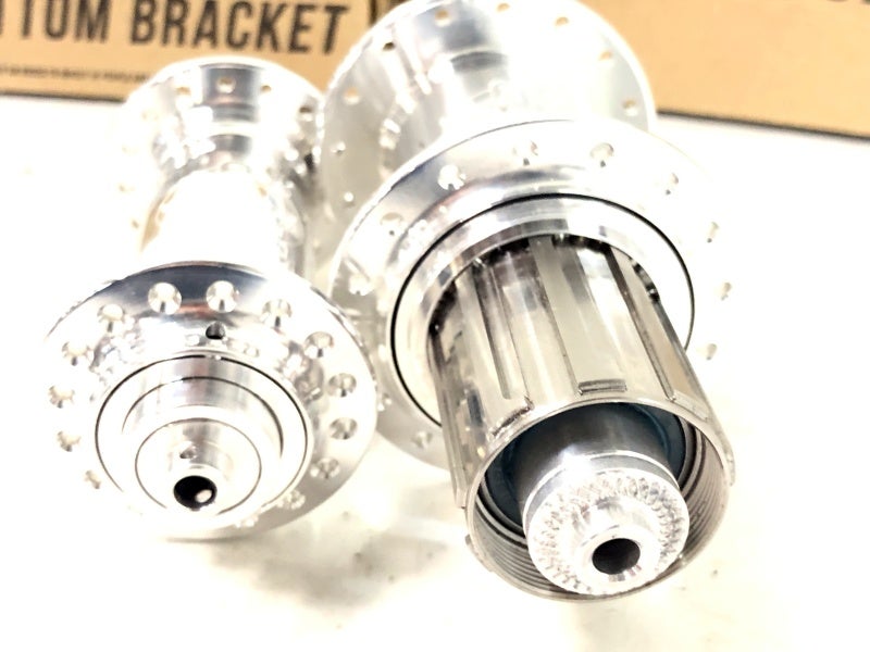 未使用品 ホワイトインダストリーズ WHITE INDUSTRIES M15 ハブ 前後