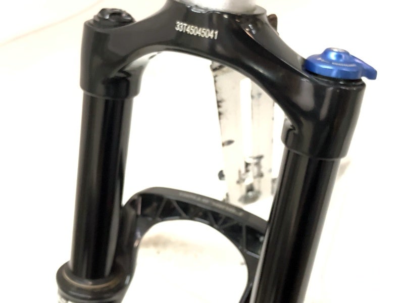 ロックショックス ROCKSHOCKS サスペンションフォーク レベレーション
